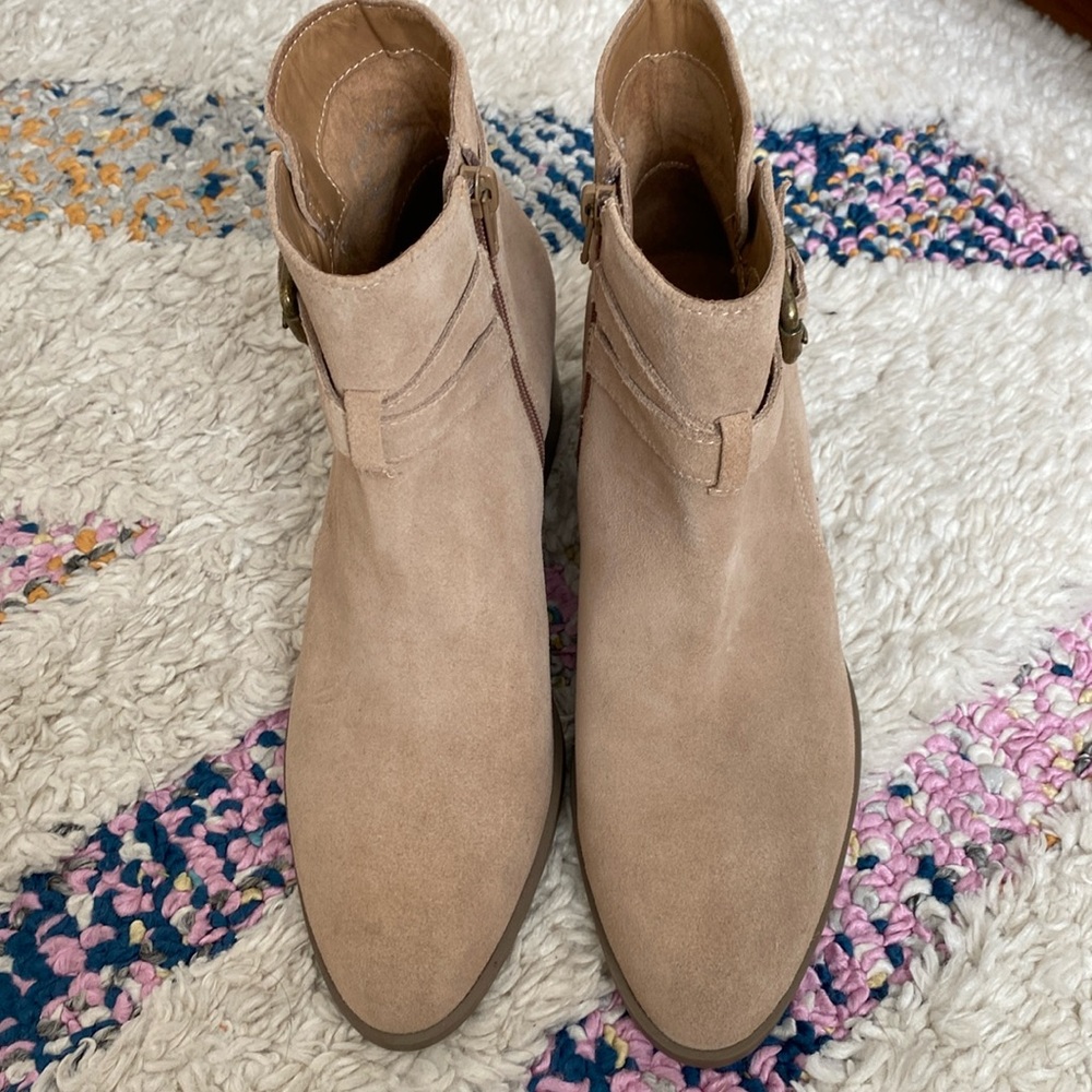 New GAP suede leather booties ankle boots strap detail beige tan nude heel